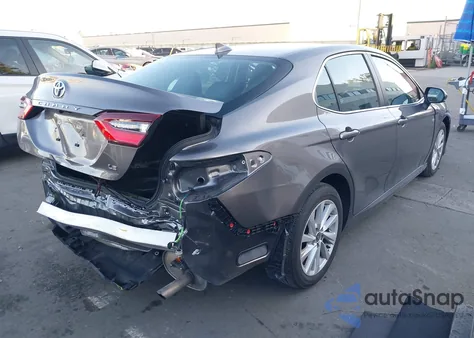 2022 Toyota Camry Le z USA, uszkodzony, nr VIN 4T1C11AK8NU688728